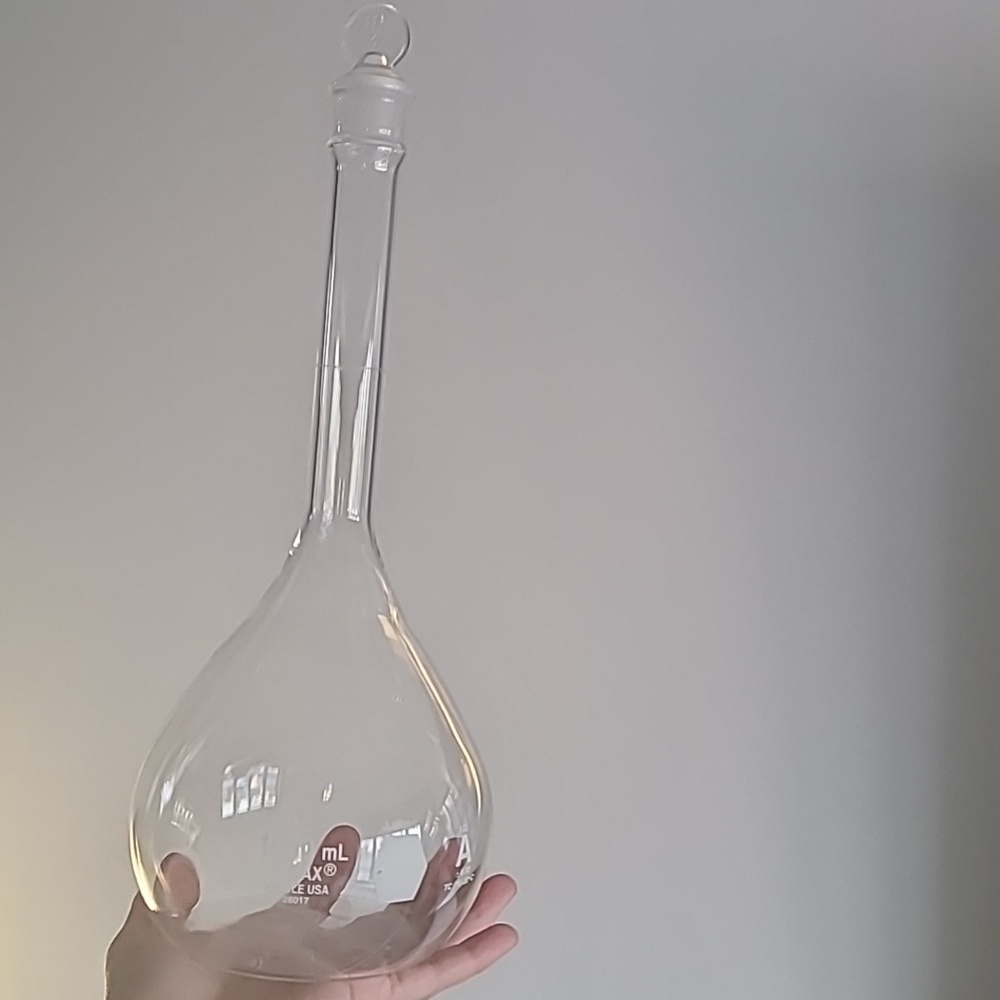 Huge vintage glass 1000ml science beaker with lid